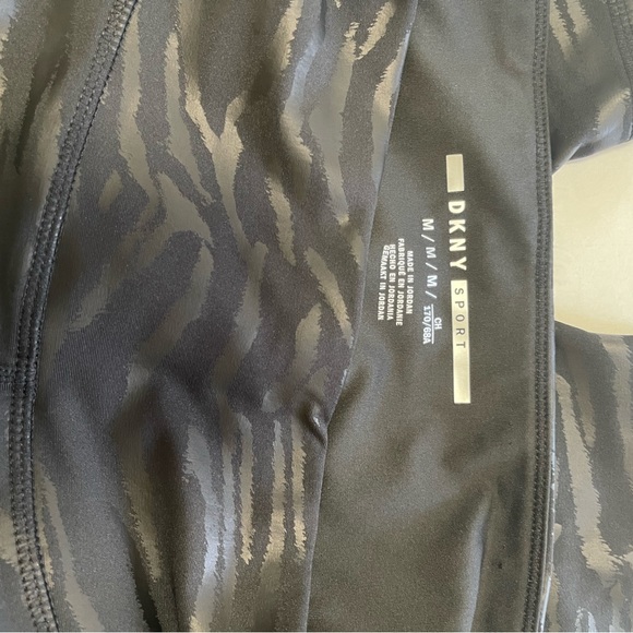 DKNY activewear set never worn size medium - Picture 3 of 6